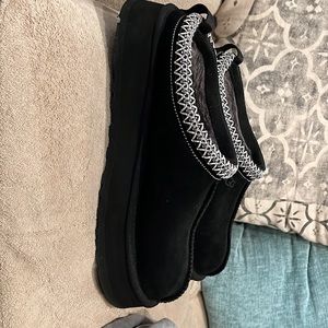 Ugg black platform Tazz slippers, size 11 women’s-fit me and I am a size 10